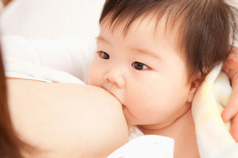 Dấu hiệu trẻ sơ sinh đã bú đủ sữa mẹ