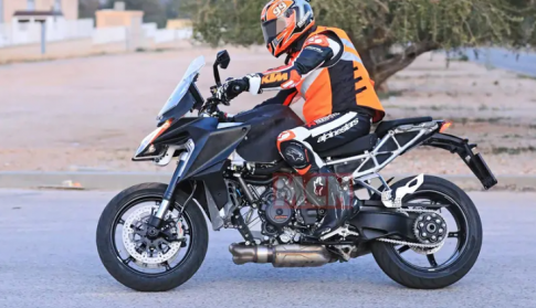 KTM 1290 Super Duke GT 2021 xuất hiện khi đang chạy thử nghiệm