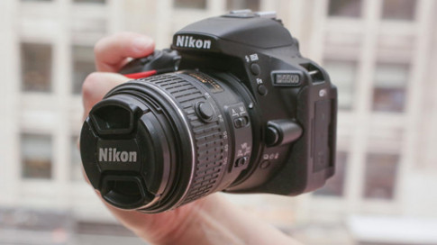 Đánh giá Nikon D5500: Rẻ và nhỏ gọn