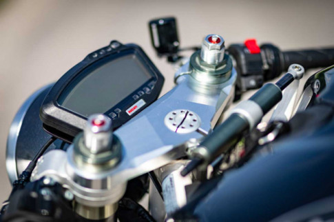 Ducati 1098 độ Cafe Racer với biệt danh ‘Góa phụ đen’