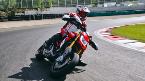 Ducati Hypermotard 950 2022 thay đổi phong cách, nâng cấp hiệu suất
