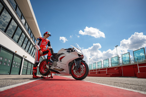 Ducati Panigale V2 White Rosso trình làng đẹp khó cưỡng