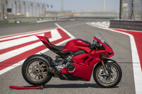 Ducati Panigale V4 2021 được trang bị gói phụ kiện Performance Accessories