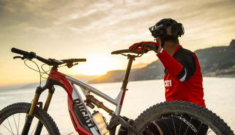 Ducati ra mắt xe đạp trợ lực điện với giá bán lên đến 230 triệu đồng