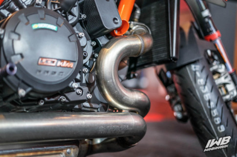 Cận cảnh KTM 1290 Super Duke R 2021