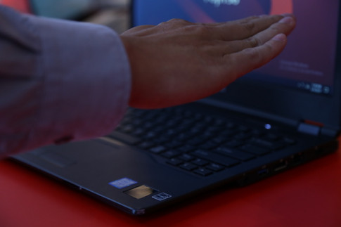 Laptop bảo mật bằng tĩnh mạch lòng bàn tay, giá từ 33 triệu đồng