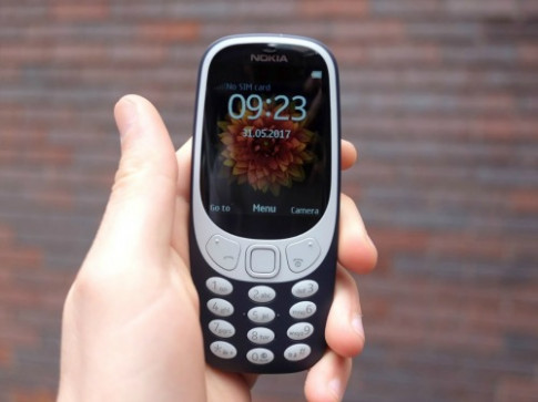 Video: Nokia 3310 chạy “ngon” sau 3 lần thả rơi