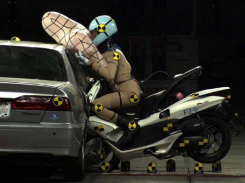 Honda cấp bằng sáng chế ‘Túi khí cho xe tay ga PCX’