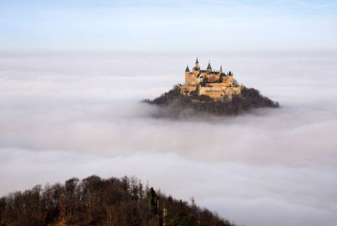 Thăm lâu đài tráng lệ giữa biển mây ở Đức
