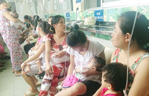 Trẻ mắc bệnh hô hấp chật cứng bệnh viện