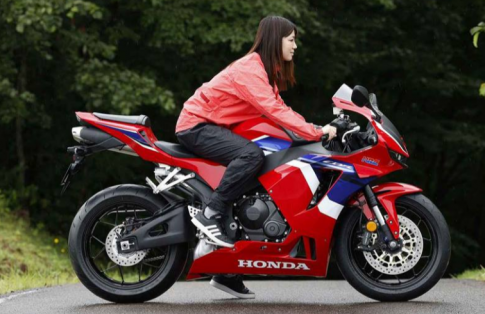 Honda CBR600RR 2021 được tiết lộ ảnh chi tiết