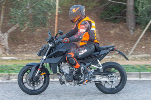 KTM 990 Duke hoàn toàn mới lộ diện trên đường thử nghiệm