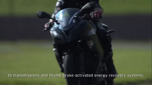 [Video] Xe máy điện Kawasaki Endeavour có tính năng sử dụng hộp số tay 4 cấp