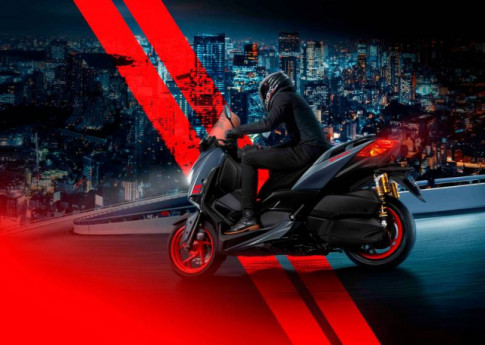 Yamaha XMAX300 SP 2022 có gì khác biệt so với phiên bản thường?