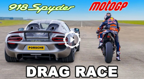 Sẽ ra sao nếu xe đua MotoGP KTM RC16 so kè cùng Super car Porsche?