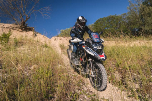 BMW giới thiệu R1250GS Trophy Competition 2022 hạng nặng