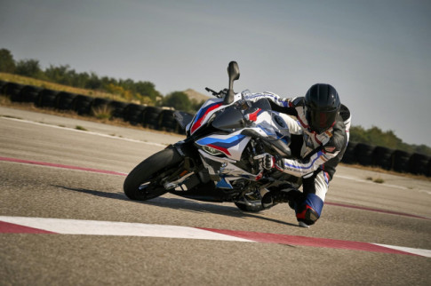 BMW M1000RR ra mắt tại Ấn Độ với giá từ 1,3 tỷ đồng