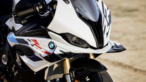 BMW S1000RR 2023 nhận được một loạt các bản cập nhật, bao gồm cả Aero Winglets