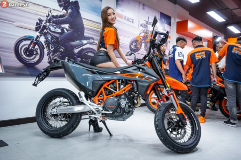 Cận cảnh KTM 690 SMC R 2022 sở hữu ngoại hình bắt mắt có giá 609 triệu đồng tại VN