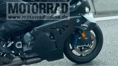 Tiết lộ BMW S1000RR 2023 mới có thêm cánh và tăng 2.7 mã lực