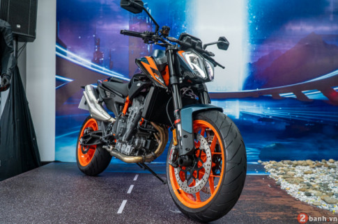 Cận cảnh ‘Siêu dao mổ’ KTM 890 Duke R 2022 lần đầu ra mắt thị trường Việt