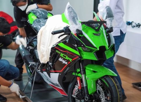 Kawasaki Ninja ZX-10R 2021 mới đã về tới Việt Nam với giá bán cao hơn phiên bản cũ