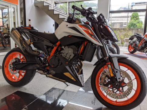 KTM 890 Duke R chuẩn bị gia nhập thị trường Roadster Việt Nam, cạnh tranh Z900