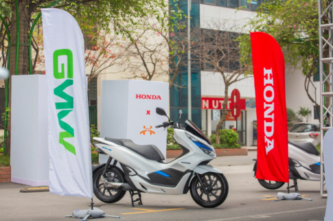 Honda bàn giao 70 xe PCX điện cho trường Đại học Công nghệ Giao thông Vận tải