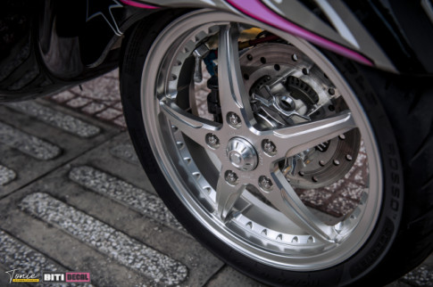 Vespa độ trợ lực cổ hầm hố nâng tầm thẩm mỹ và cải thiện hiệu năng