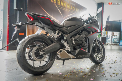 Chi tiết CBR650R 2024 vừa lên kệ với công nghệ mới E-Clutch giúp chạy xe mô tô như xe số