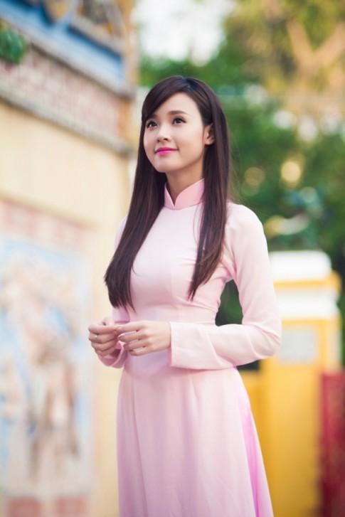 HOT GIRL MIDU DUYÊN DÁNG ĐI CHÙA ĐẦU XUÂN